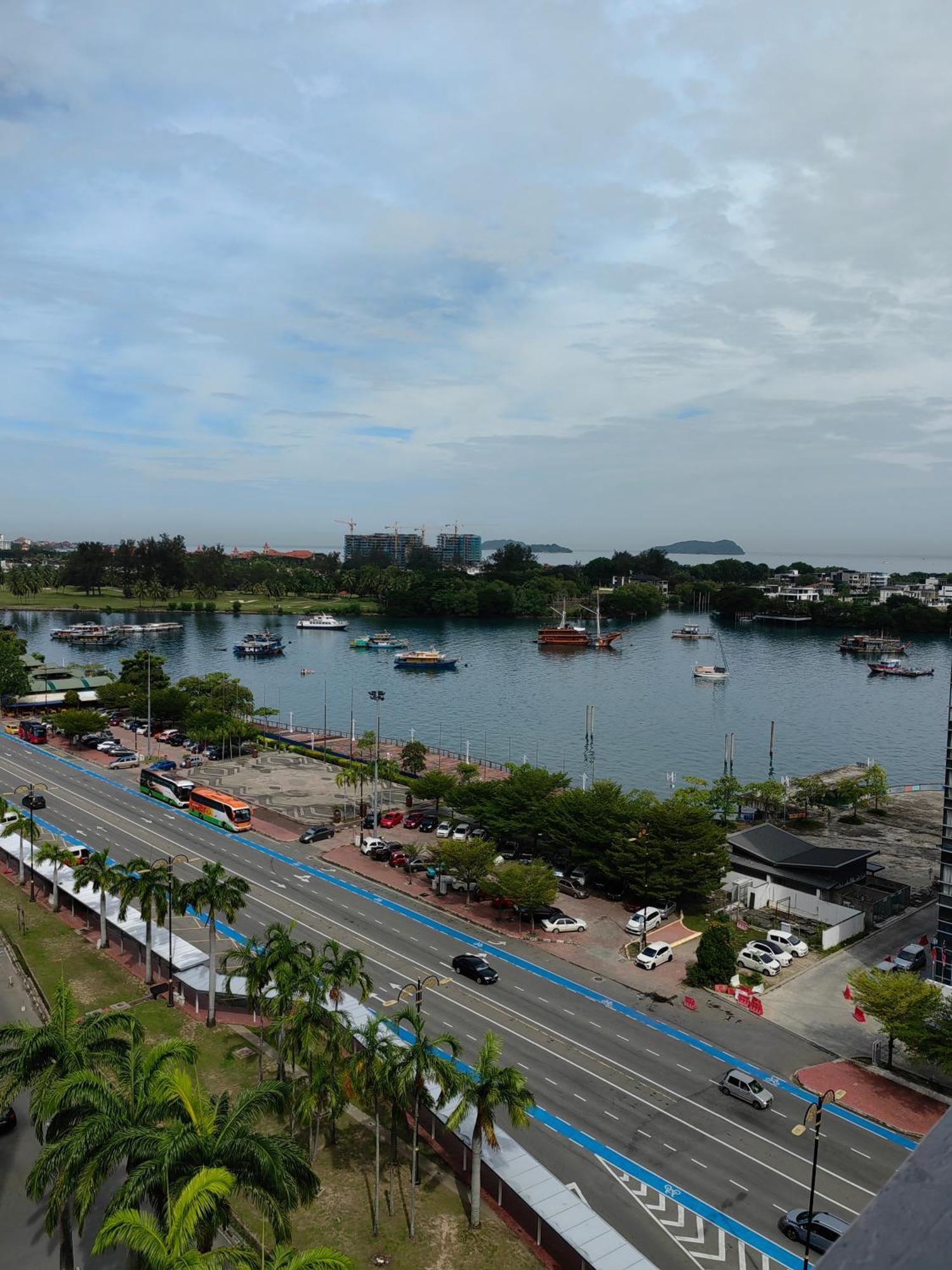Town Condo - Marina Court Kota Kinabalu Exterior photo